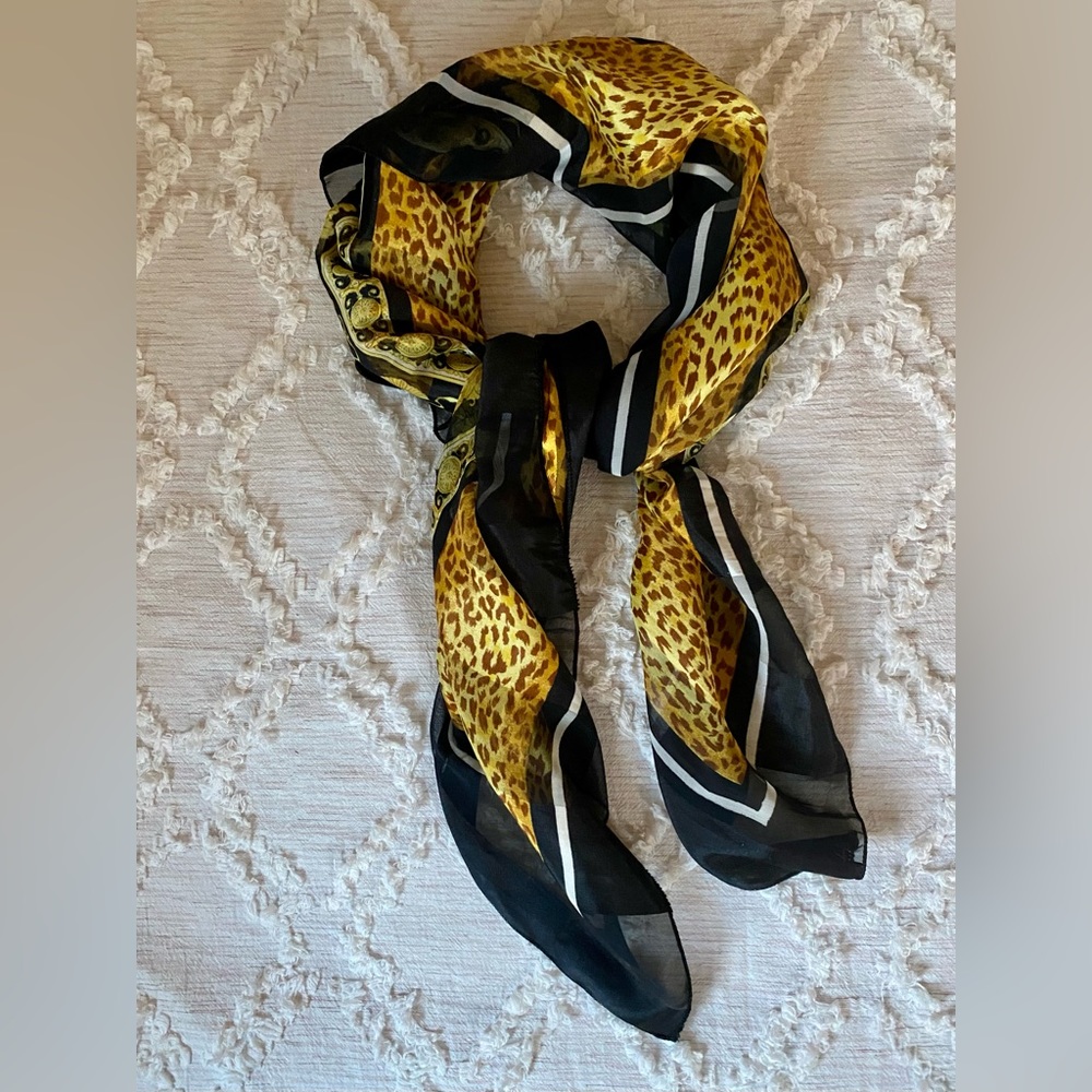 COPY - π BEAUTIFUL LEOPARD SCARF - Picture 12 of 16